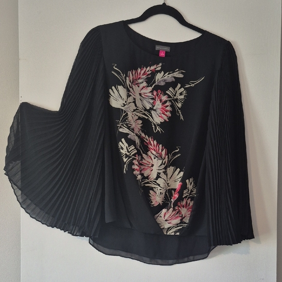 Vince Camuto Black Floral Pleated Blouse - Picture 1 of 1
